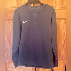 Men’s Nike crew neck. Size small. Gray. Good used condition.